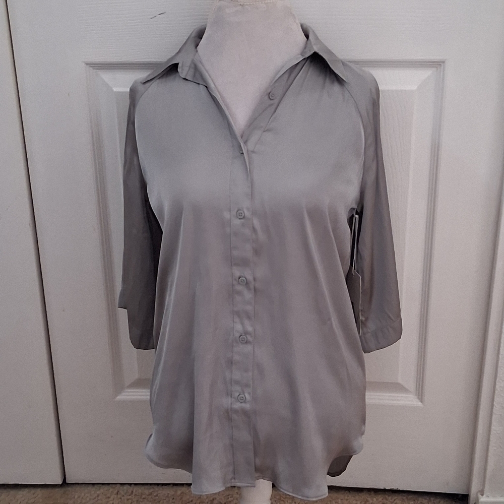 NWT Worthington Gray Shiny Button Down Shirt    Size XS